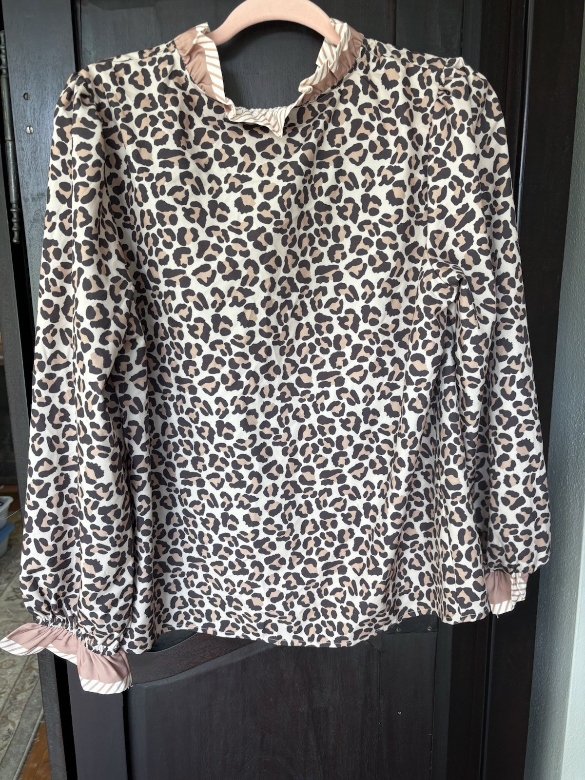 Women’s L Beige/Black Leopard Print Ruffle Collar Button Blouse LS