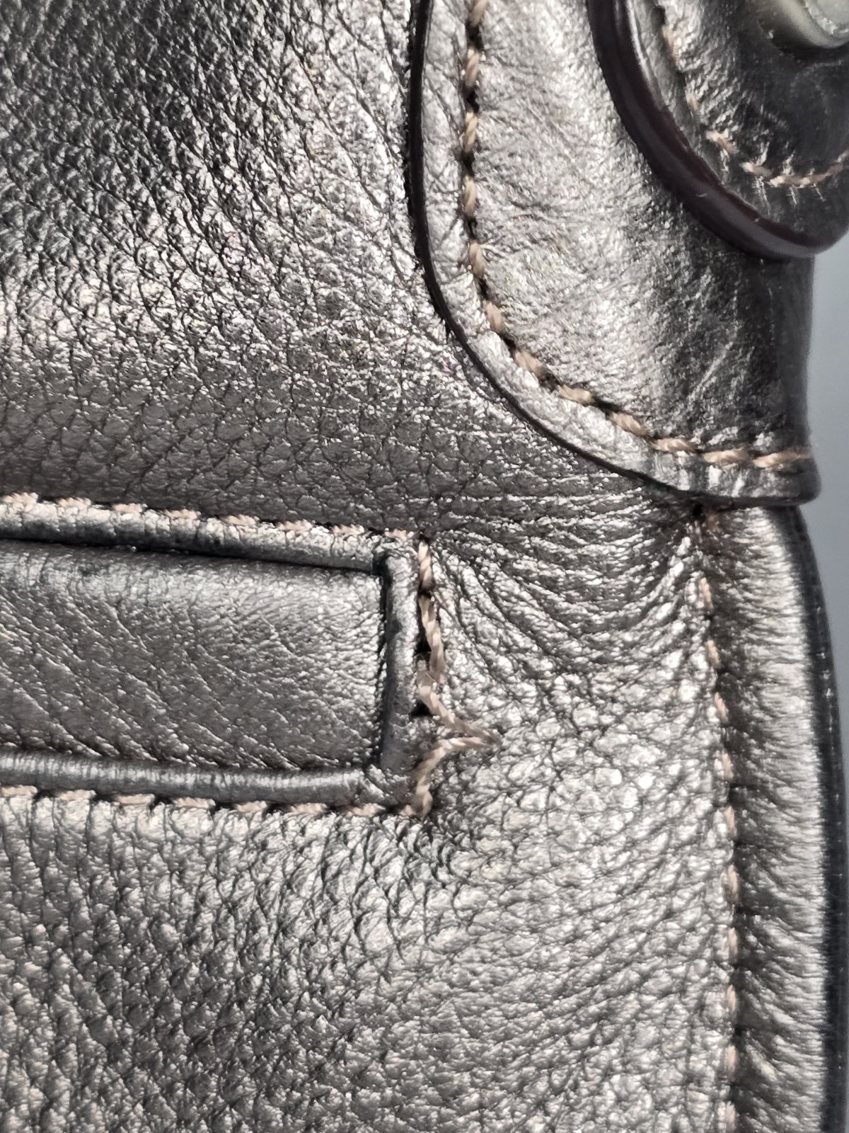 B. Makowsky Silver Pebbled Shoulder/Crossbody Bag Detachable Strap Charm Hobo