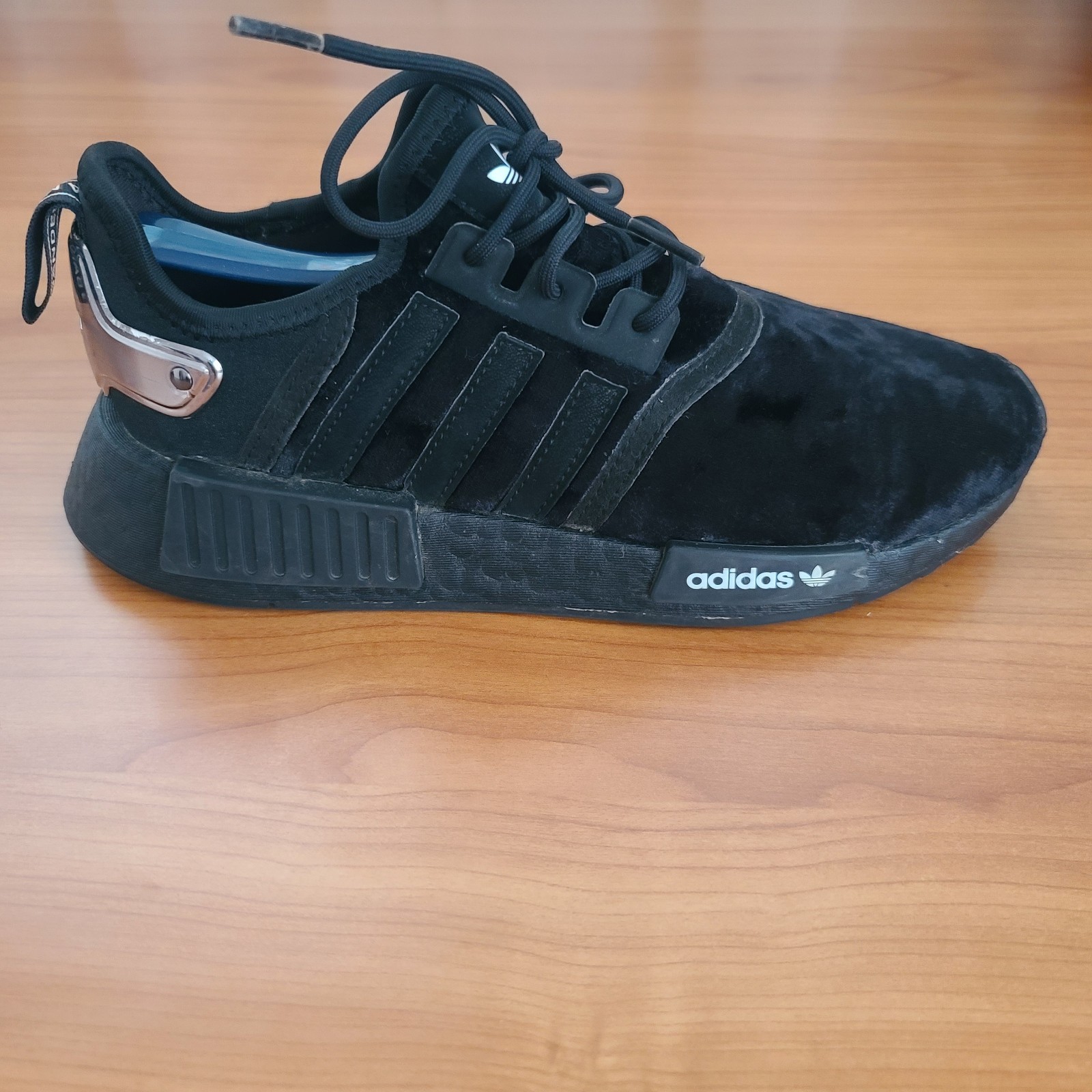 adidas NMD_R1 W Women’s Size 7 Black Athletic Sneakers Originals Running Trainer