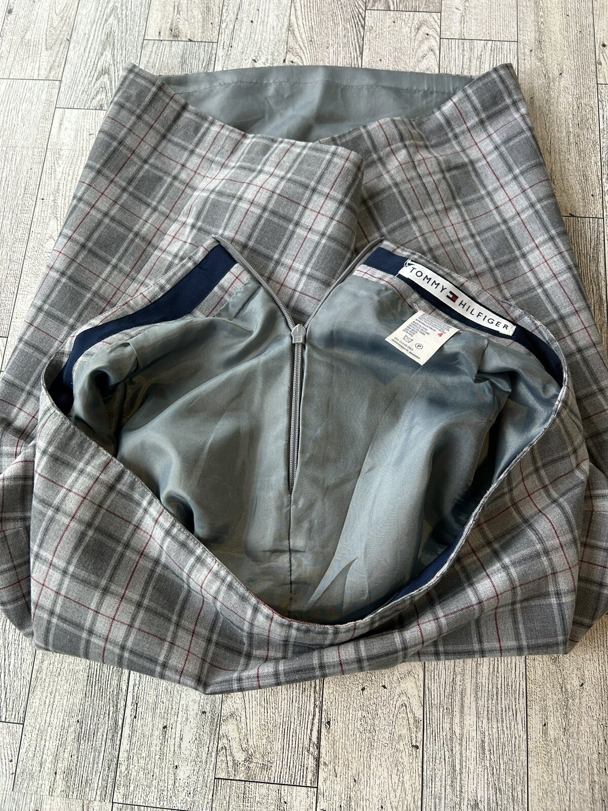 Tommy Hilfiger Skirt Size 4 Knee Length Gray Red Plaid Lined Slit Pencil