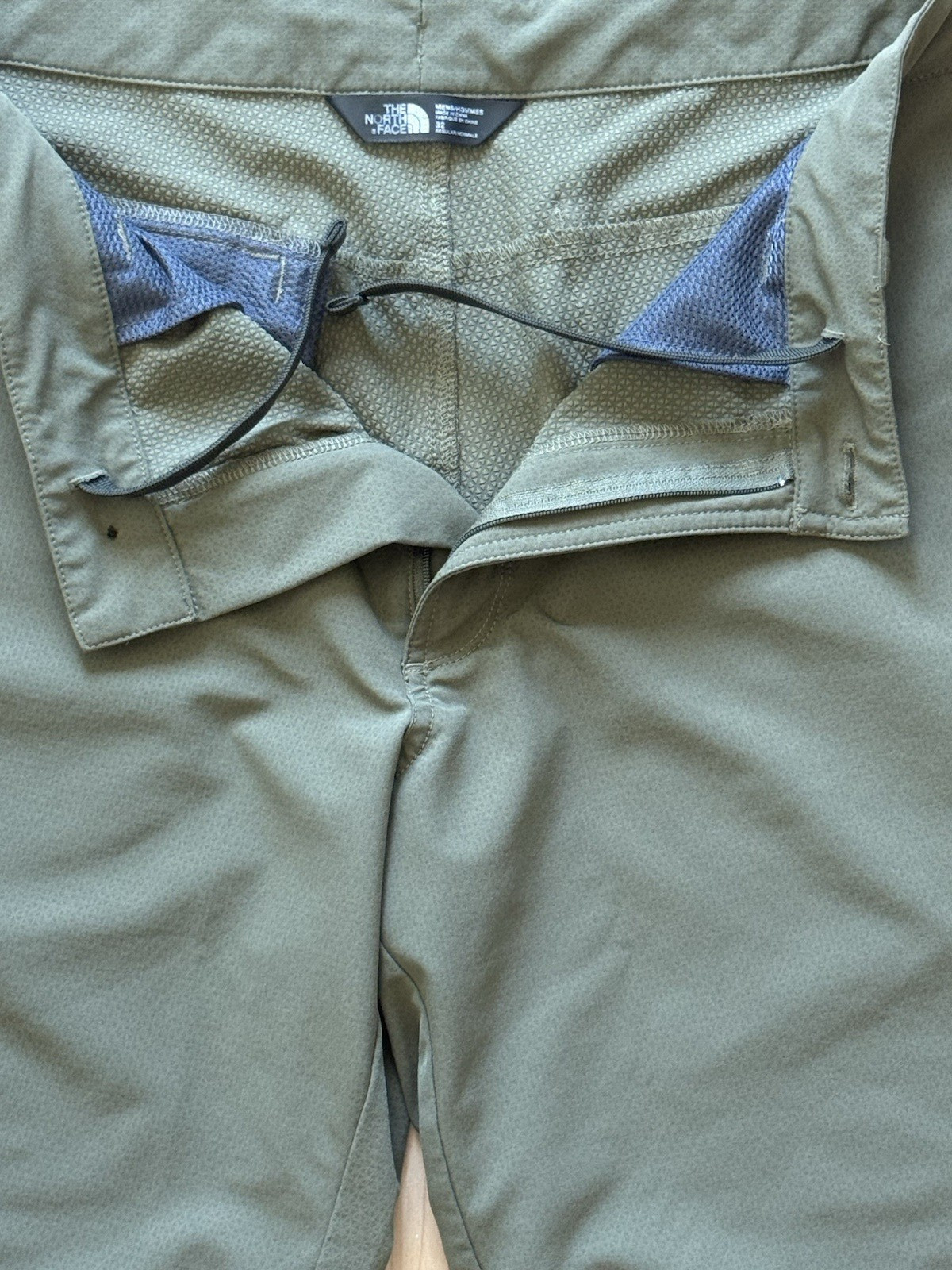 North Face Green Hybrid 10 in Inseam Casual Shorts Flat Front Men’s Size 32
