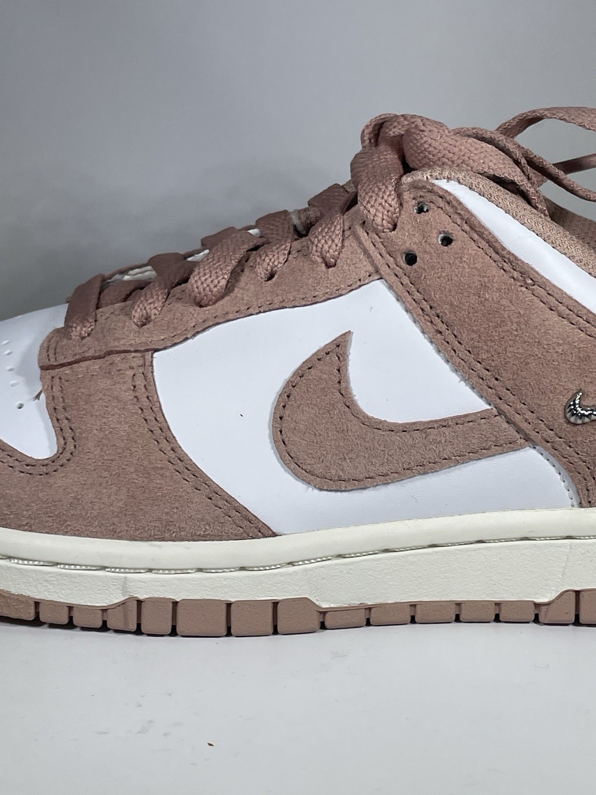 NIKE DUNK LOW WOMENS SUEDE PINK NEW WITH BOX LID CUT OFF SIZE 6