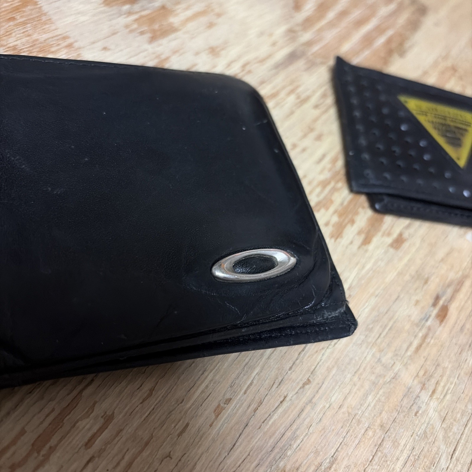 OAKLEY LEATHER WALLET Black w/ Silver Logo Bifold ID Credit Card Cash Money RARE