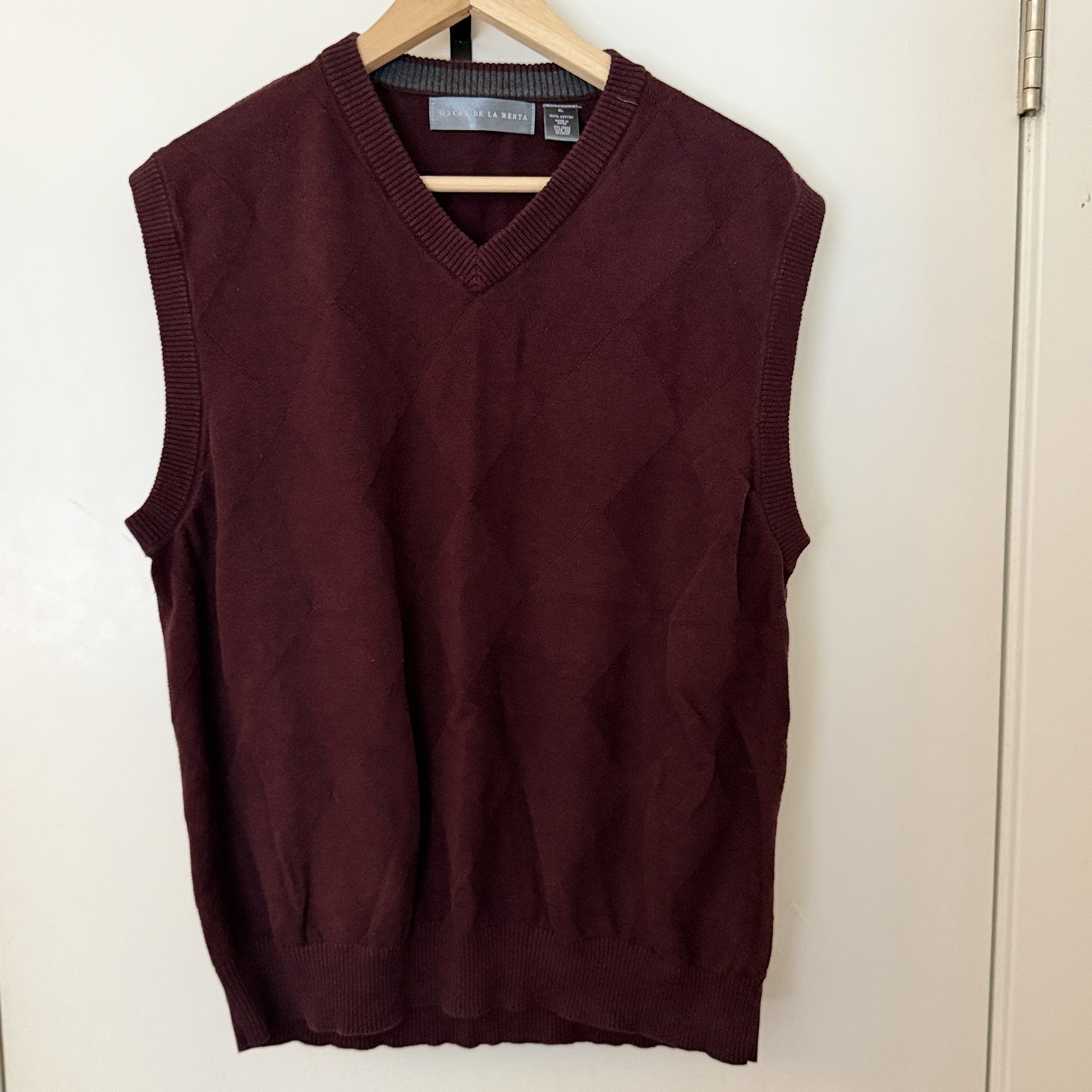 VINTAGE *** Oscar de la Renta Men’s Argyle V-Neck Sweater Vest Burgundy XL