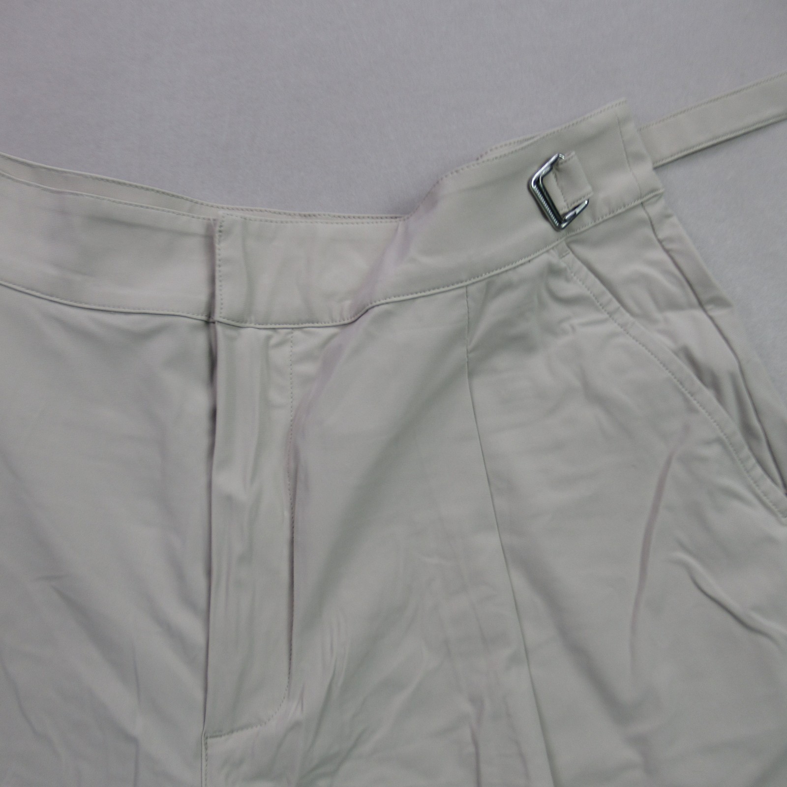 GREYSON Women’s Khaki Pleated Performance Shorts Size S Adjustable Waist Pockets