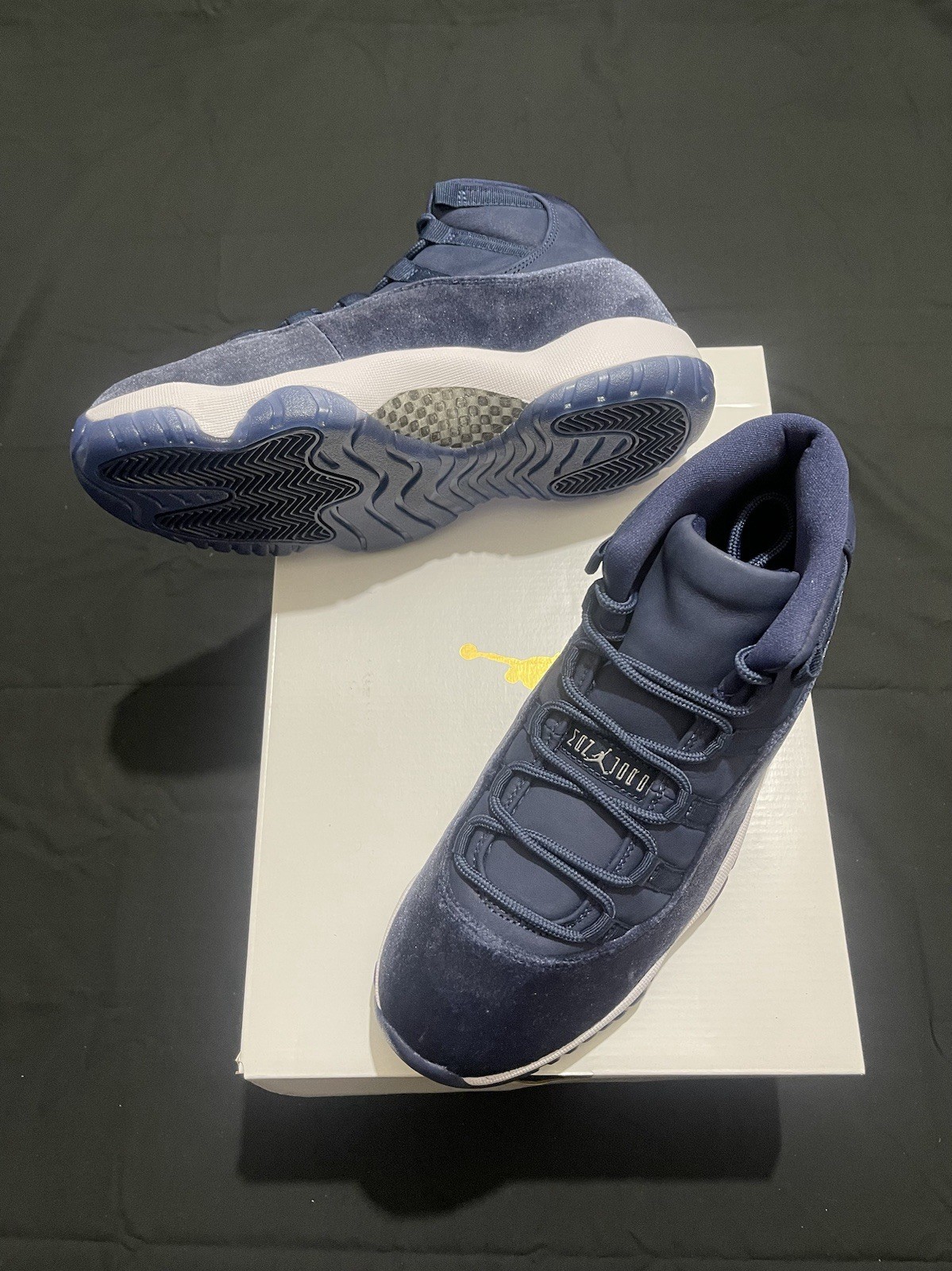 Size 8.5 Men / 10 Women – Jordan 11 Midnight Navy Velvet 2022