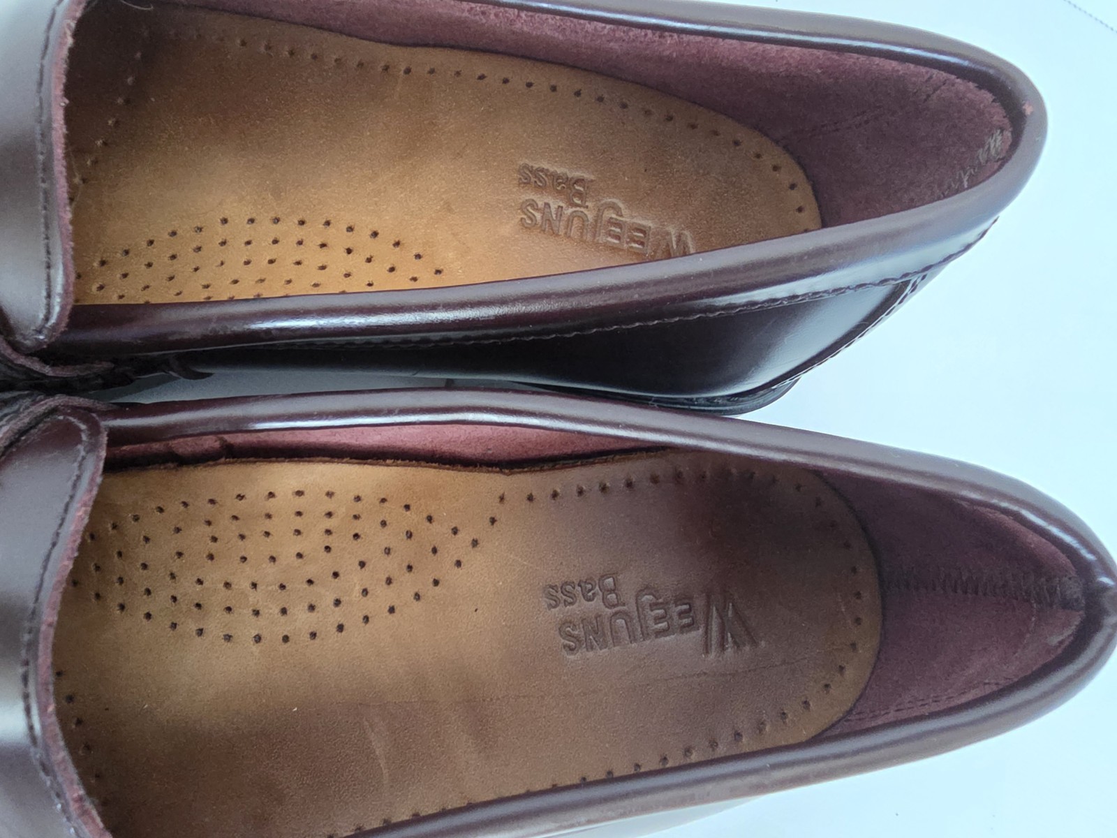 GORGEOUS Bass Weejuns Womens Penny Loafers Shoes 9M Katherine II Burgundy EUC!