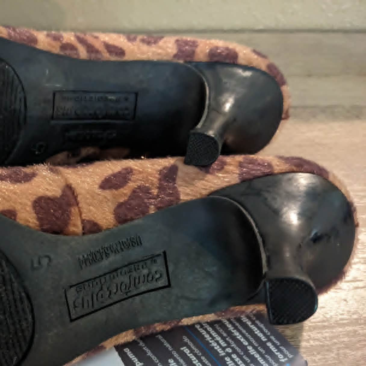 Comfort Plus Faux Calf Hair Leopard Print Memory Foam 2 inch Pumps size 5 – NWT