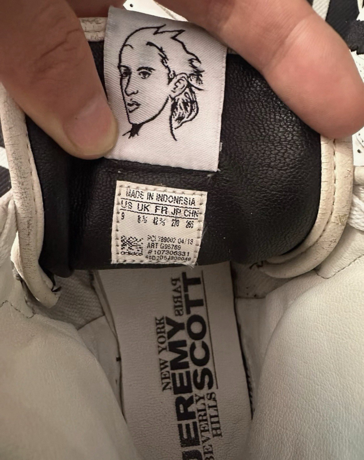 Size 8,5 – Adidas JS Wings 2.0 Pixel White