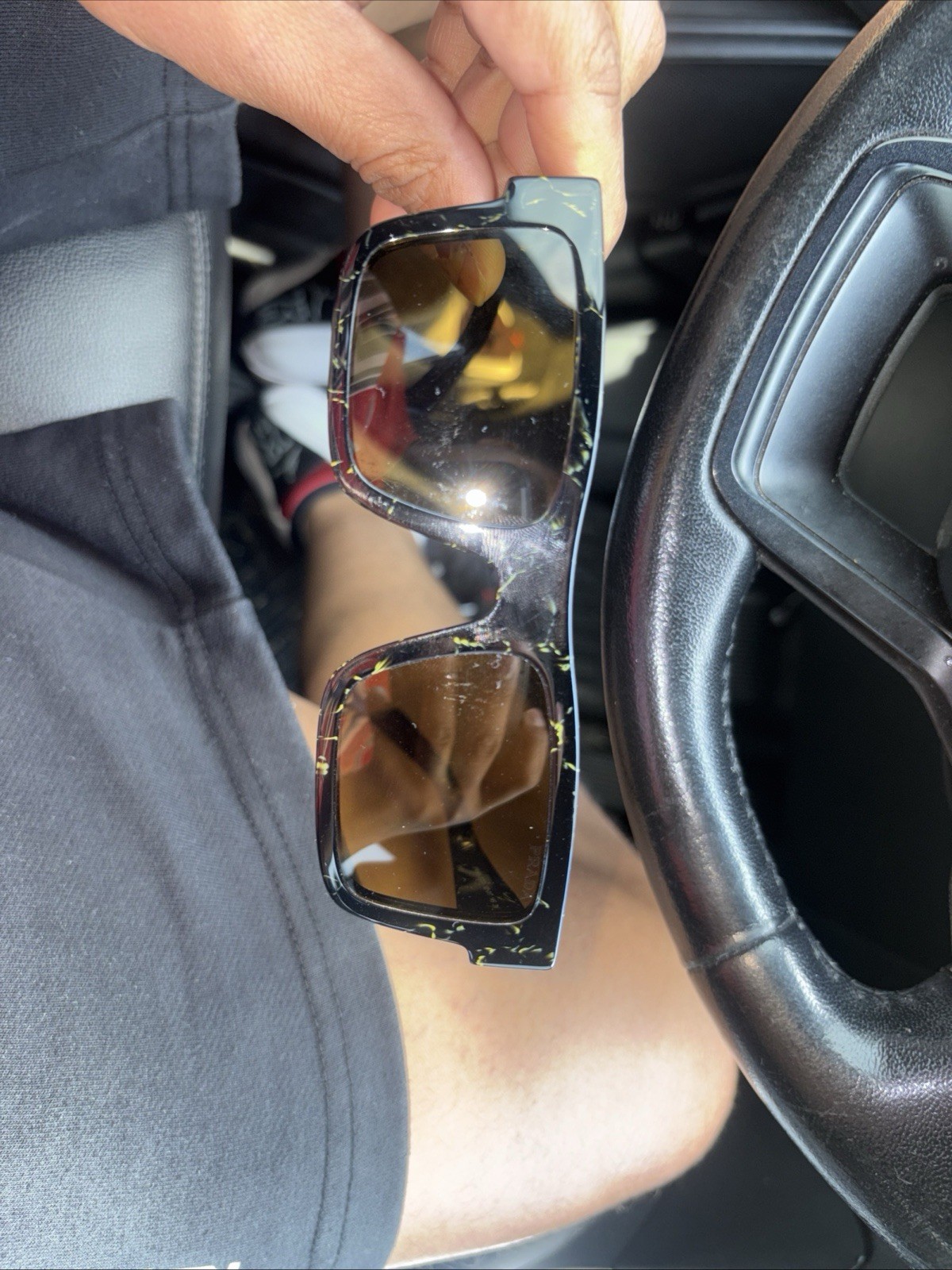 Model: SPR 19W * Size: 52 21 145 * Includes Original PRADA Box