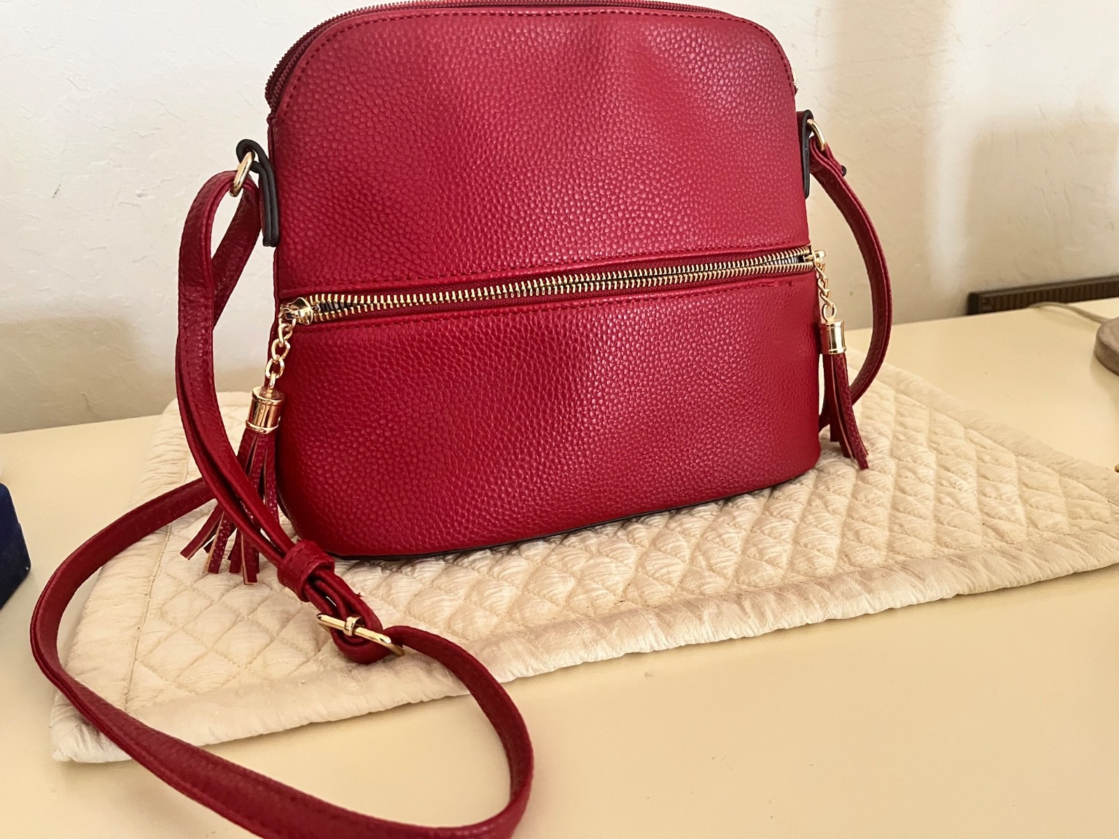 Red pebbled shoulder bag nwot stripe fabric inside pockets in and out 8 1/2×12