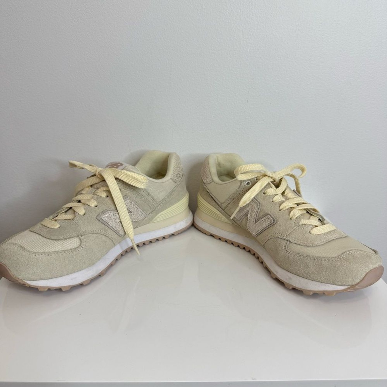 New Balance 574 Suede Shattered Pearl Running Sneaker Women’s Size 6.5 WL574CIB