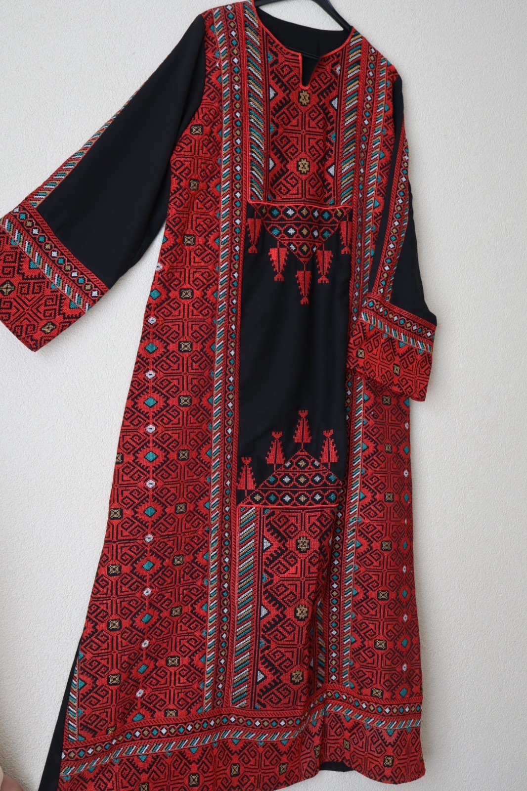 Traditional Palestinian / Jordanian Embroidered Thobe Kaftan Dress Black -ZAHRA