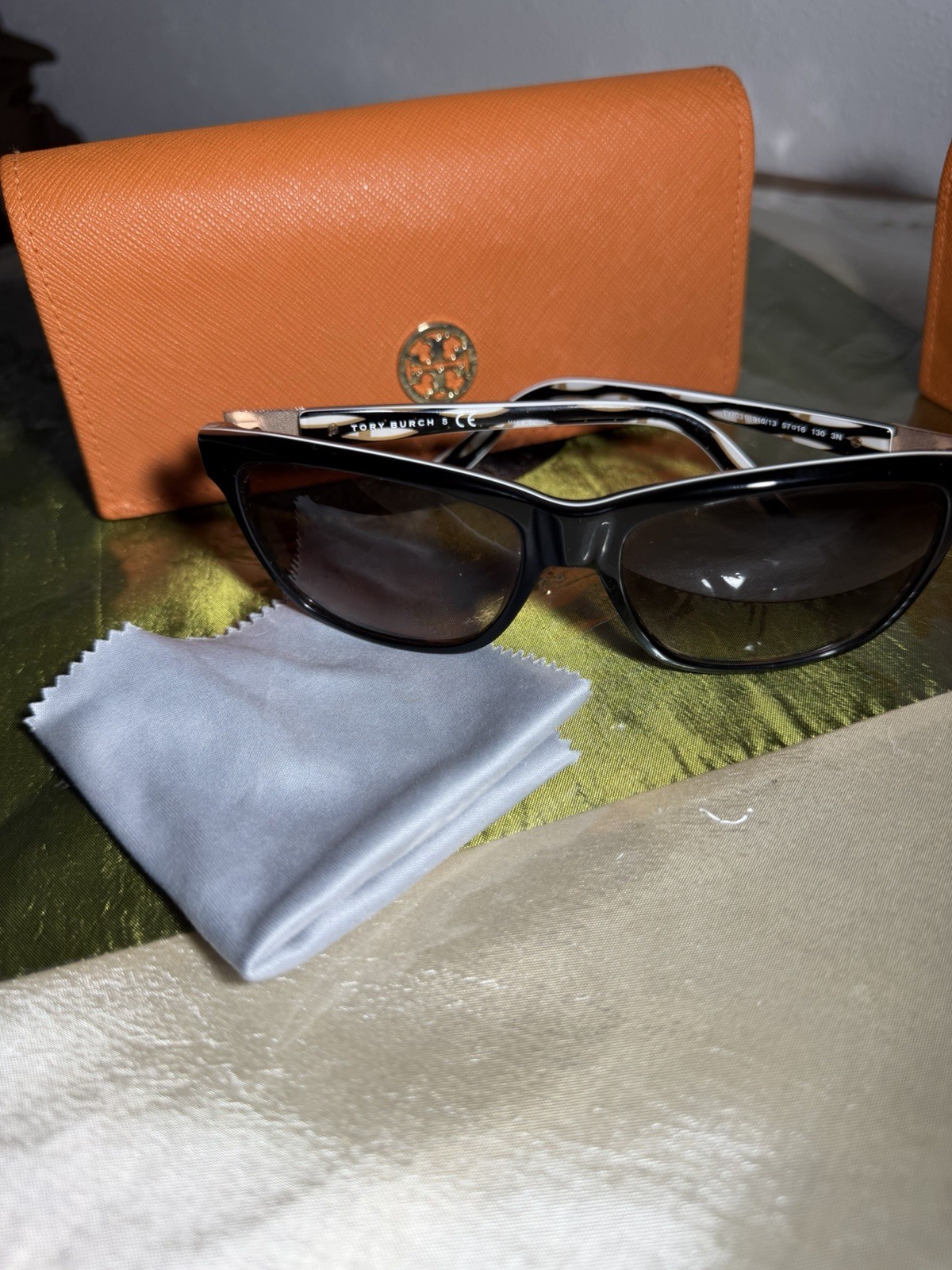 Tory Burch TY7031 Rectangle Sunglasses Black Plastic Frame Brown Gradient UV400