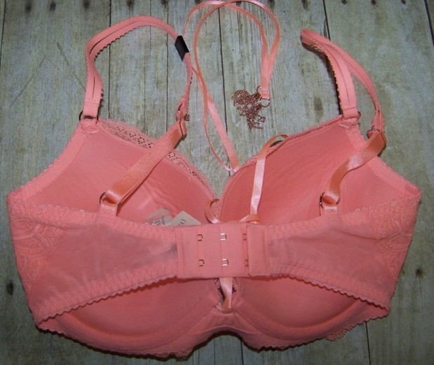 Victoria’s Secret Very Sexy Push Up Bra NWT 32DD Coral Lace