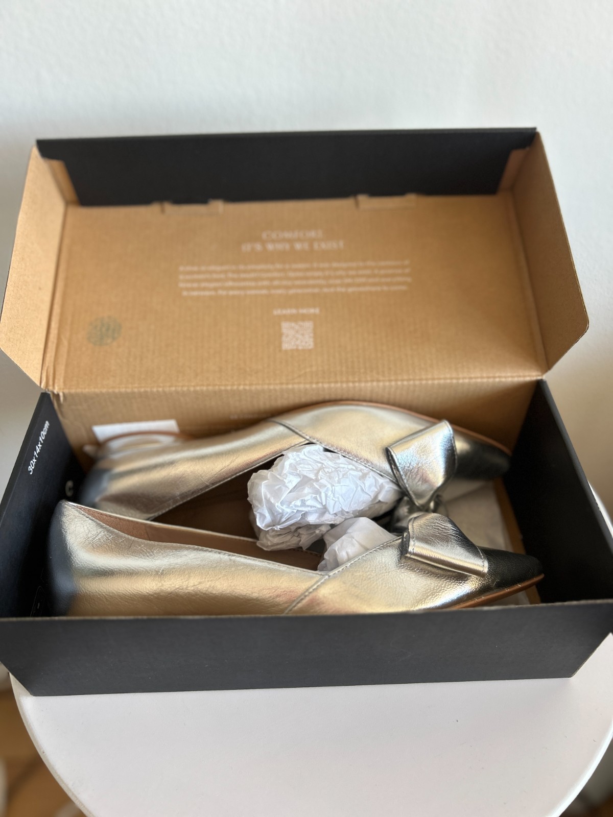 Naturalizer Women Silver Leather Havana Bow Flat Dress Shoes NEW Size 7.5 Wide