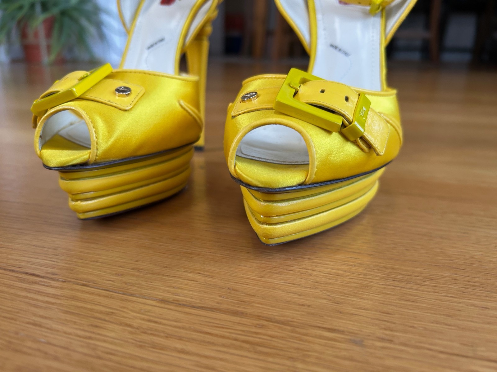 CESARE PACIOTTI Yellow Satin Slingback Pumps Stacked Heel Size 7 IT 37 Very Good