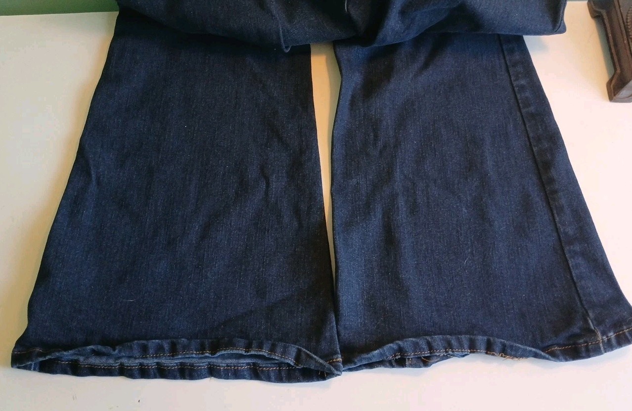 Jessica Simpson jeans Sz 30W x 29L Pull- Ons Elastic Waist Flare Leg