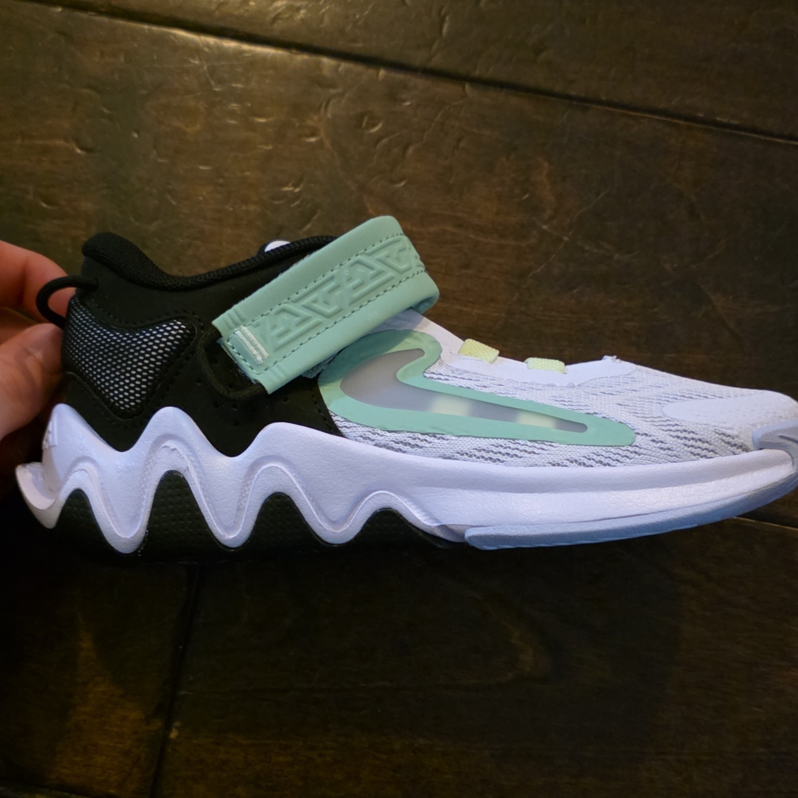 Giannis Immortality 2 Unisex Kids Sneakers US 13C White Black Green Hook & Loop