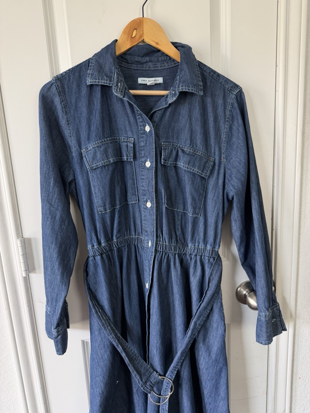 Free Assembly Women’s large