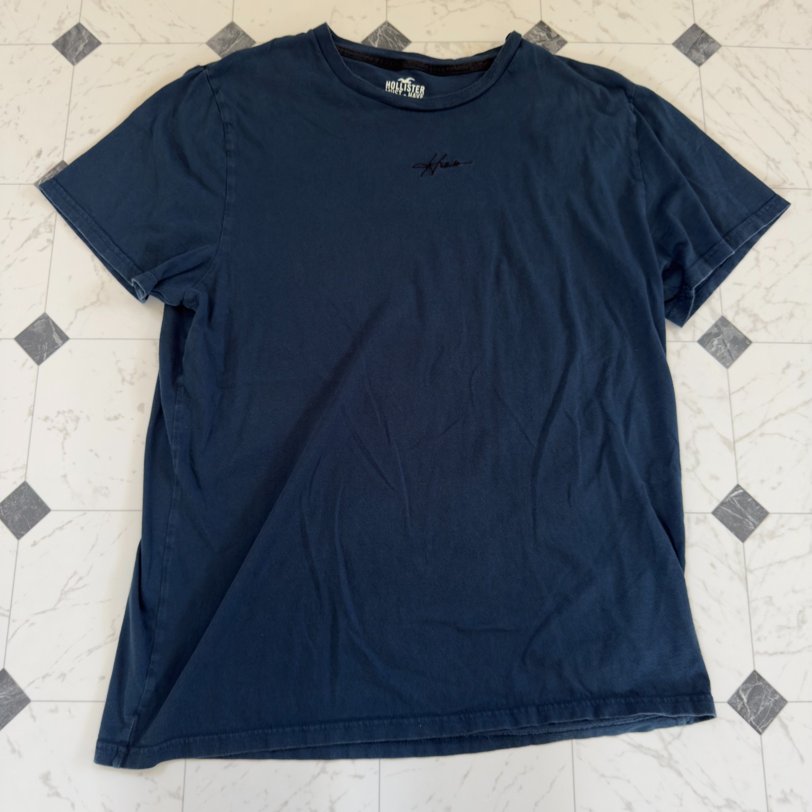 Hollister Must-Have Collection Men’s Navy Blue Embroidered Logo T-Shirt XL Cotto