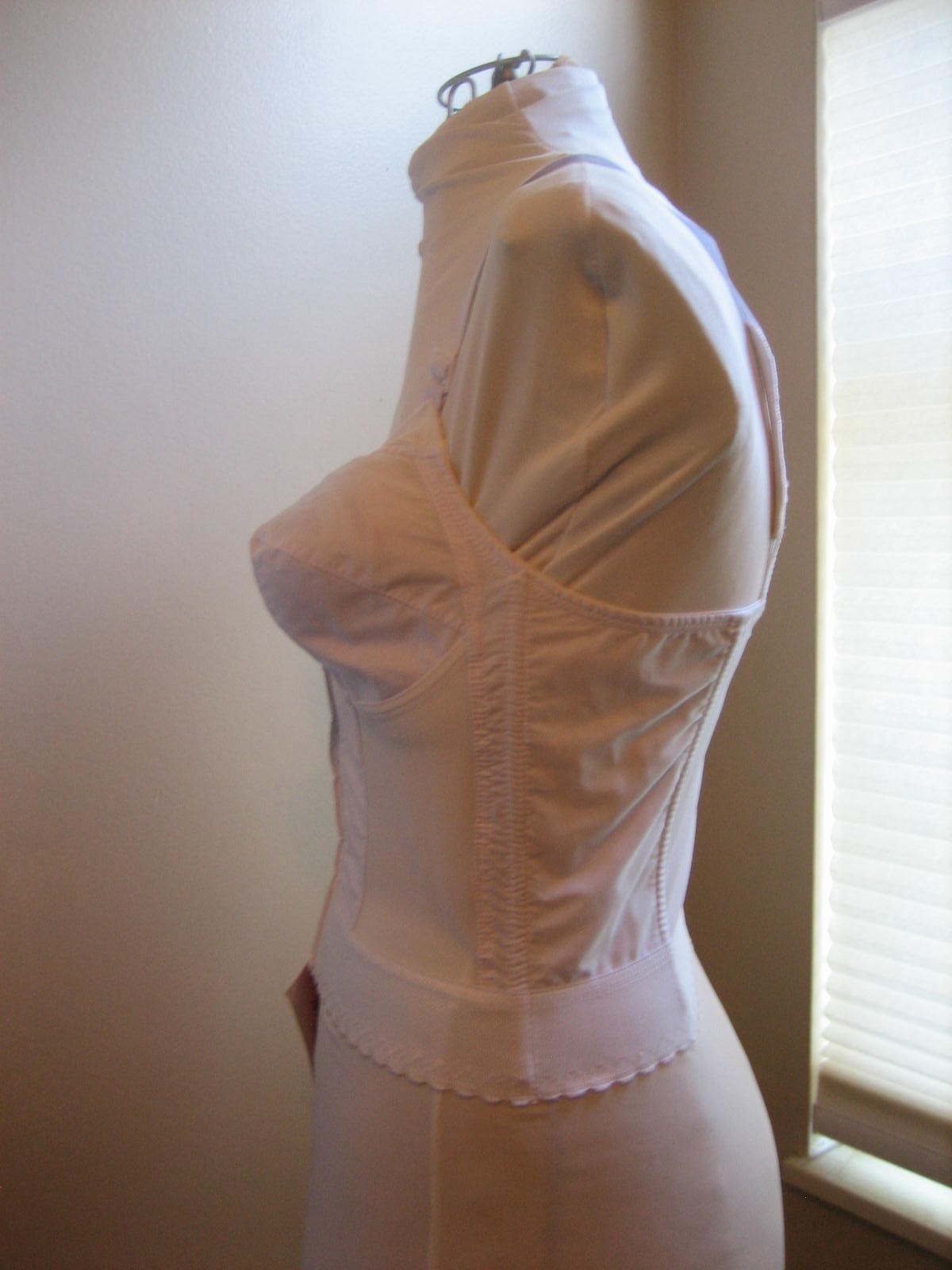 NWT – EXQUISITE FORM White Long Line Bra, 15 Front Hooks – Size 38D