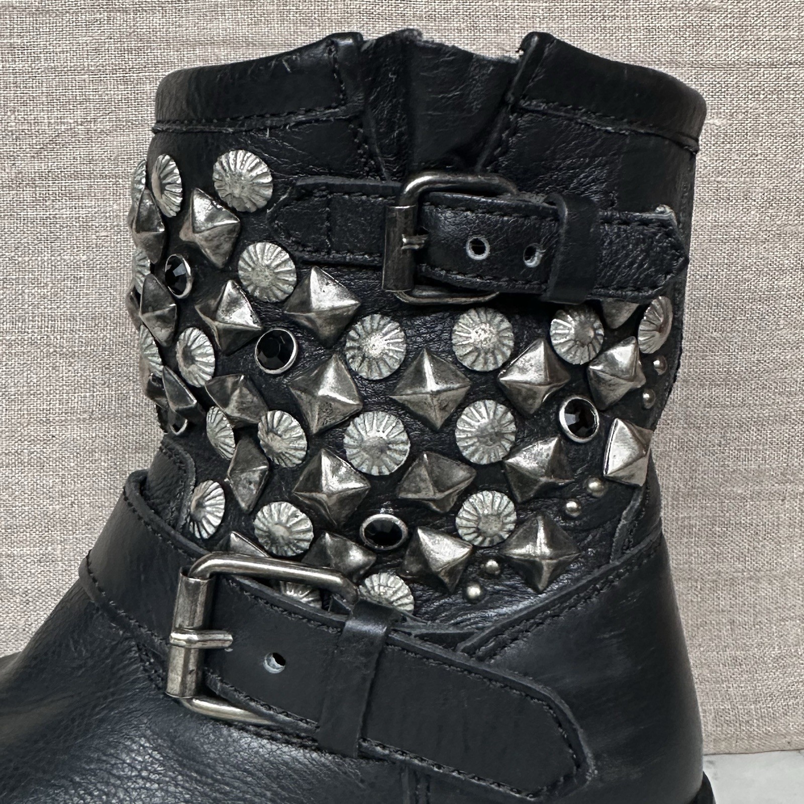 Ash Titanic Distressed Black Leather Ankle Boots Sz 6 Moto Biker Studs R-Stone
