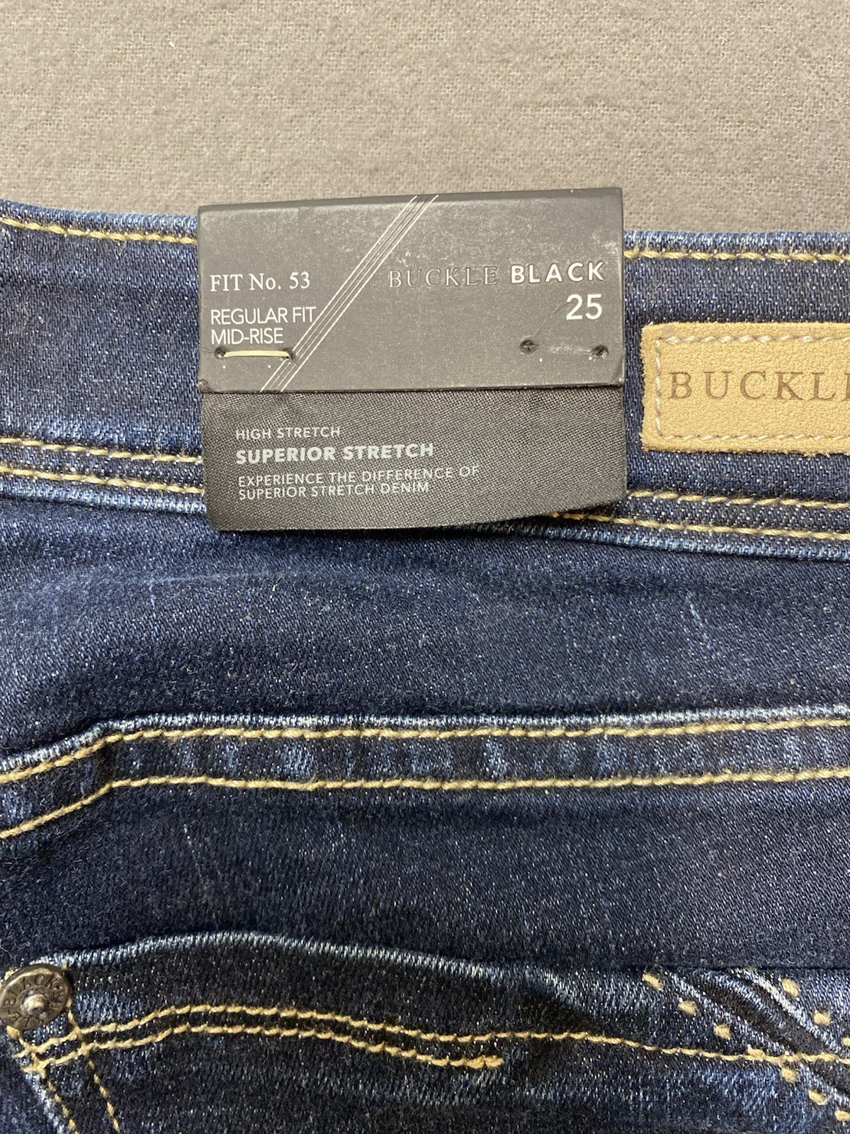 Buckle Black Women’s Dark Wash Straight Jeans Regular Fit Mid Rise 25 NWT