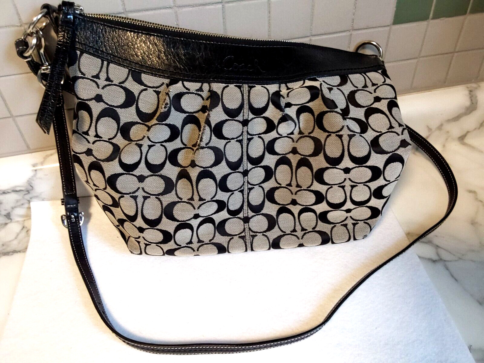 Coach Soho Black Gray Jacquard Crossbody Shoulder Purse HandBag 14″W11″H4″D Read