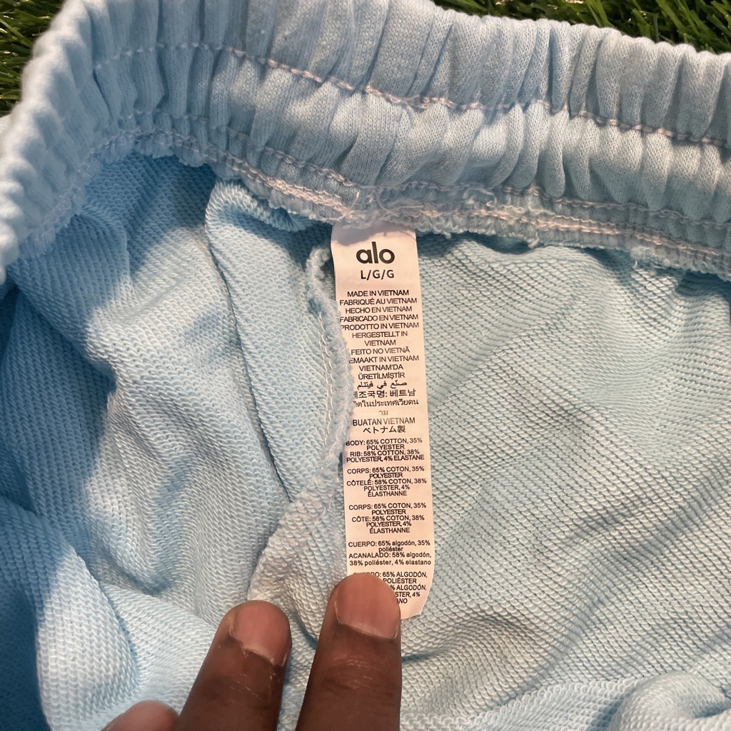 ~AIo Yoga Sports SetAccolade Crewneck Pullover+Shorts ~ Size Large (Light Blue)