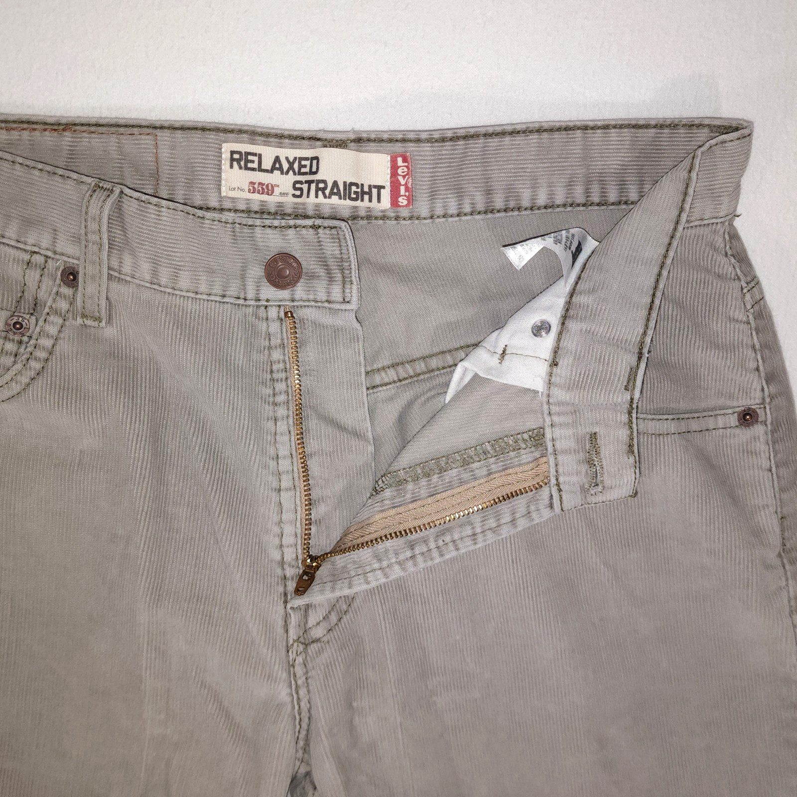 Levi’s 559 Khaki Gray Corduroy 30×32 Mens Relaxed Straight Leg Y2K ~ Light Wear