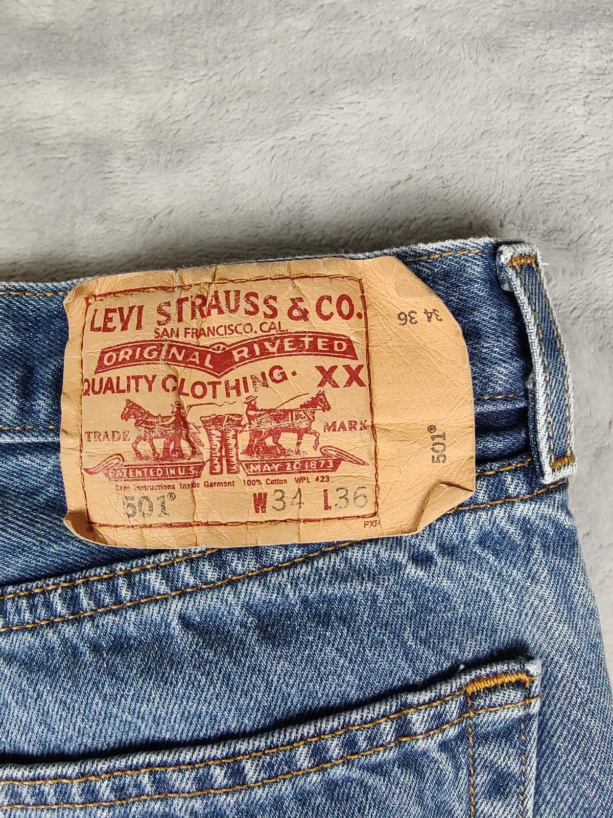 Levis 501 Jeans Mens 34×36 Blue Straight Leg Button Fly Denim Medium Wash