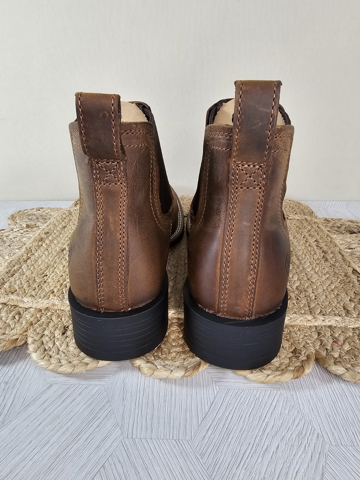 Ariat Booker Ultra Chelsea Western Boots – Distressed Tan – Size 10 – Brand New