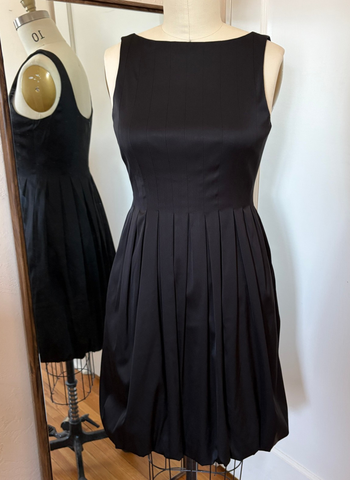 Vtg Maggy London Black Bubble Hem Dress 10 Pleated Satin Cocktail Party Mini