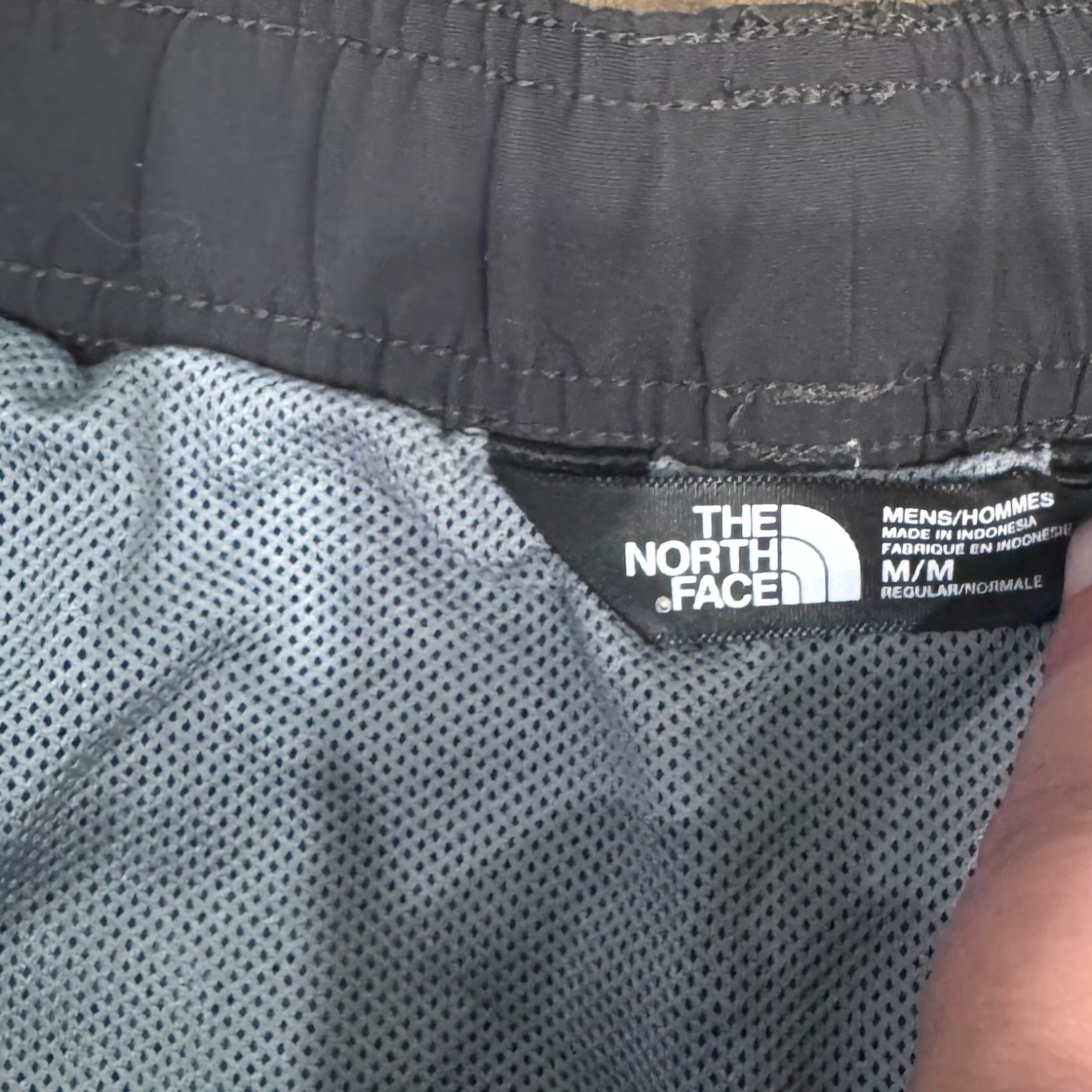 The North Face Mens Medium Black Trail Hiking Shorts Zip Pocket Mesh Lined
