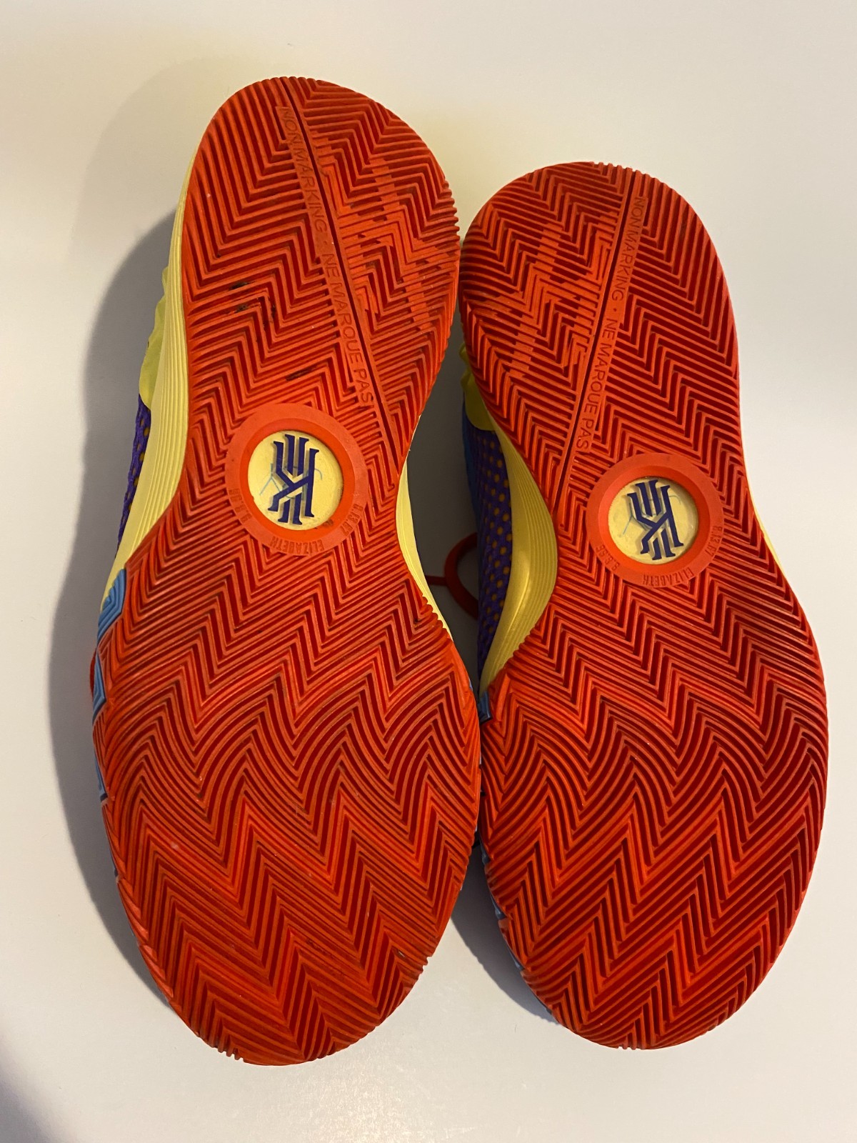 (Size 5y) Nike Kyrie 1 GS Basketball Shoes FREE SHIPPING