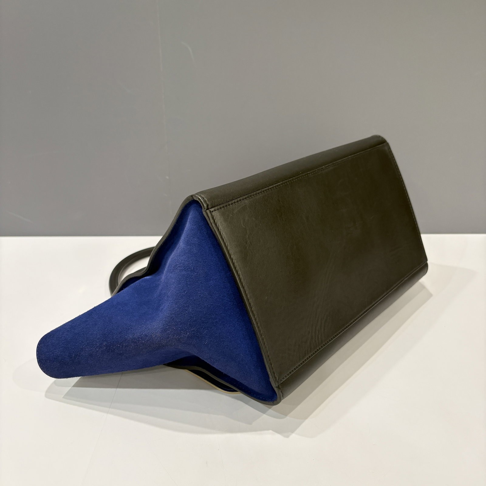Celine Medium Trapeze Beige Blue Black Calfskin Doblis Suede Suede (mg011226c1)