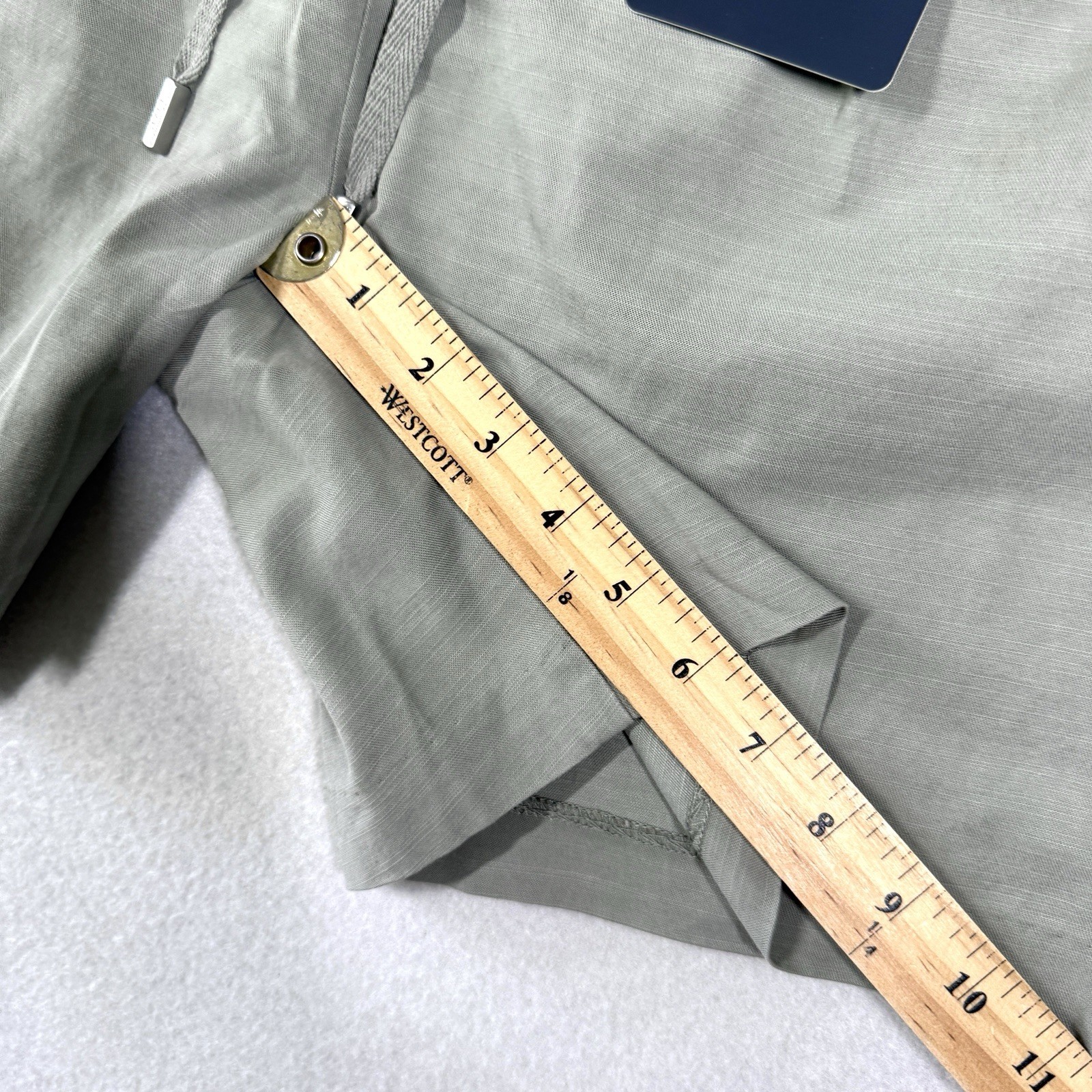 BYLT Shorts Men Medium Paloma 2.0 in Willow Green 6″ Inseam Pull On Coastal NWT