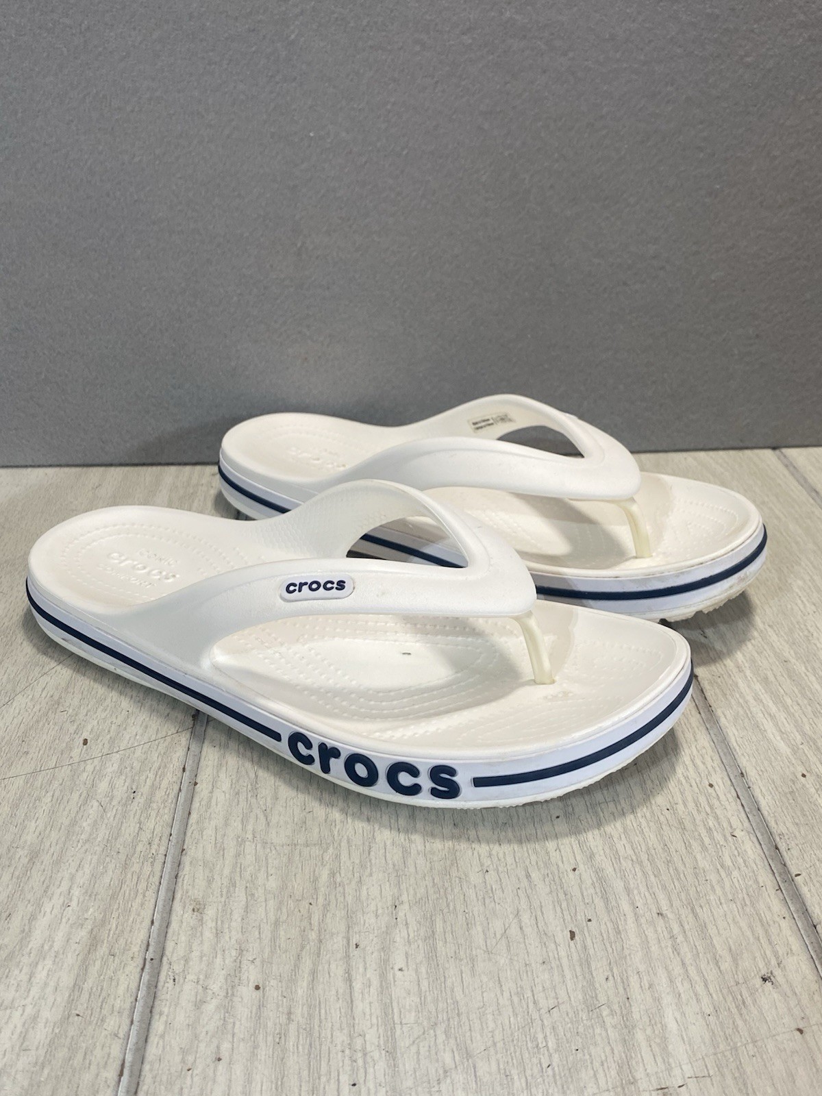 Crocs White Bayaband Flip Flops Sandals – Men’s 6 Woman’s 8 Thong Style