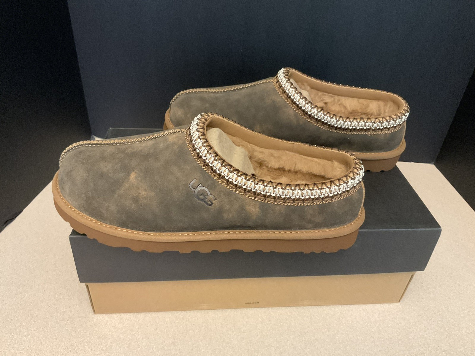 New! Mens UGG Tasman Baxter Chestnut Slippers. Size 8. Awesome Shoes!!!