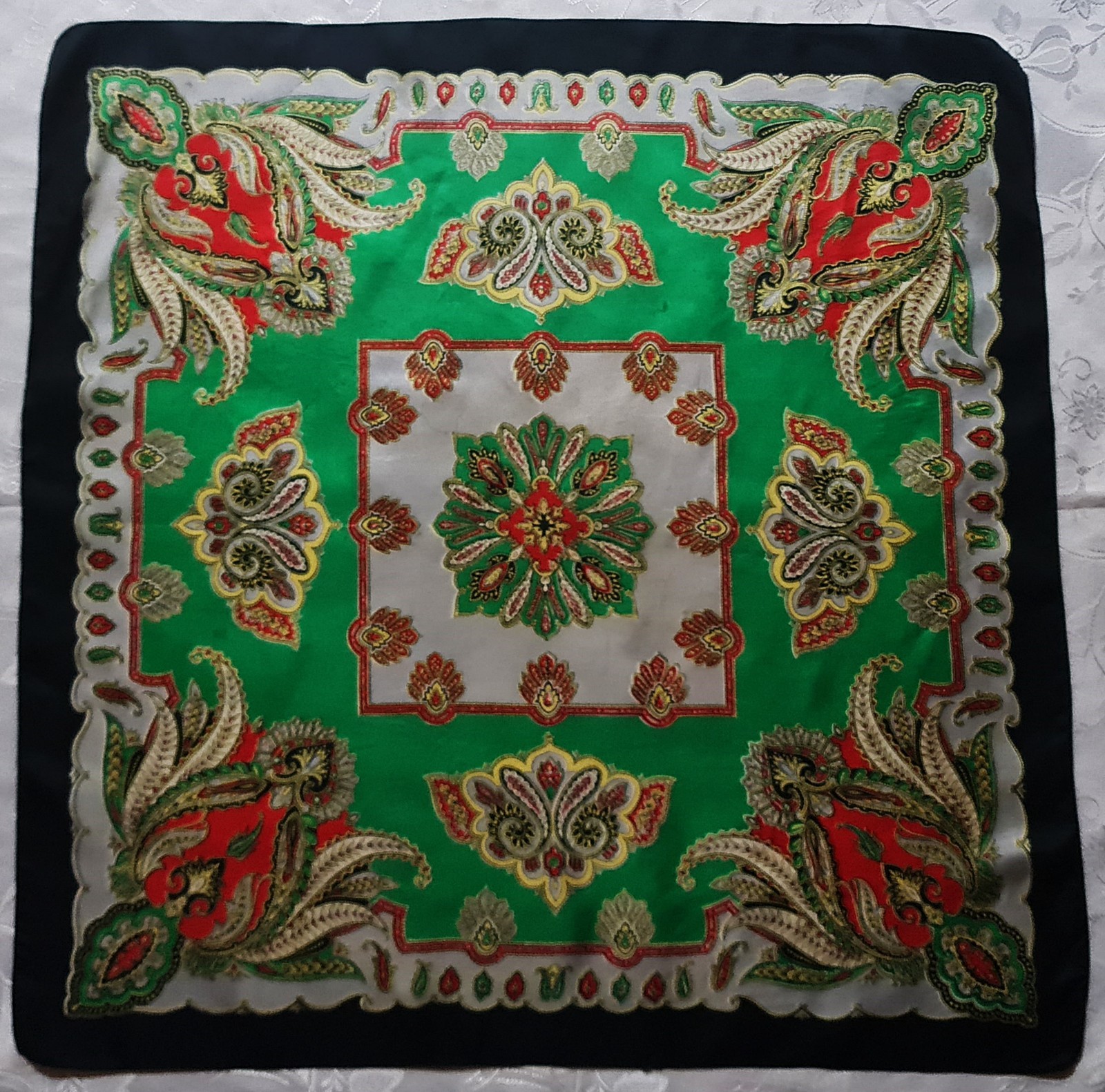 SCARF VINTAGE AUTHENTIC PAISLEY ART BLACK GREEN RED SILK 30” SQUARE