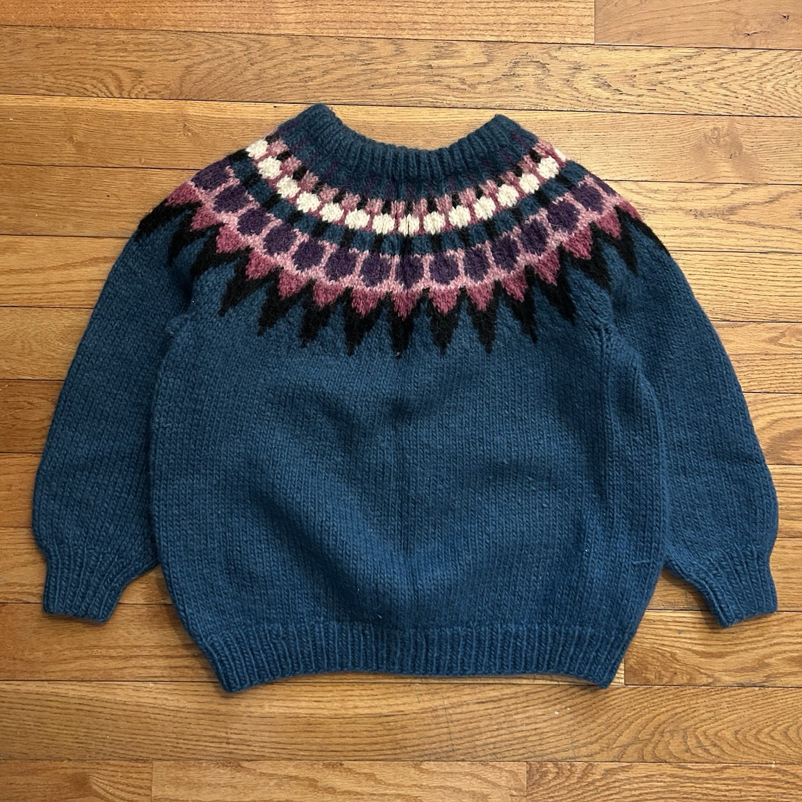 Vintage Handknit 100% Wool Fair Isle Heavy Knit Sweater Medium