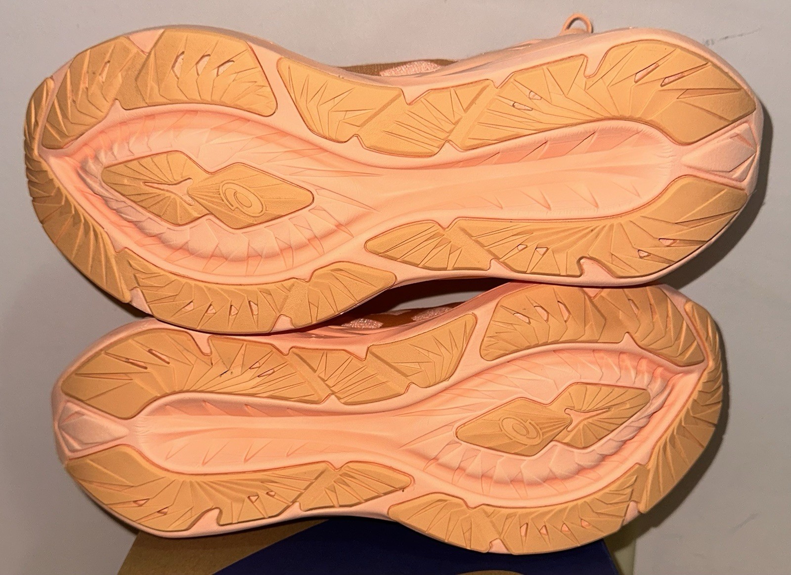 ASICS Novablast 4 1011B887-800 Peach Orange Men’s 9.5 POWB