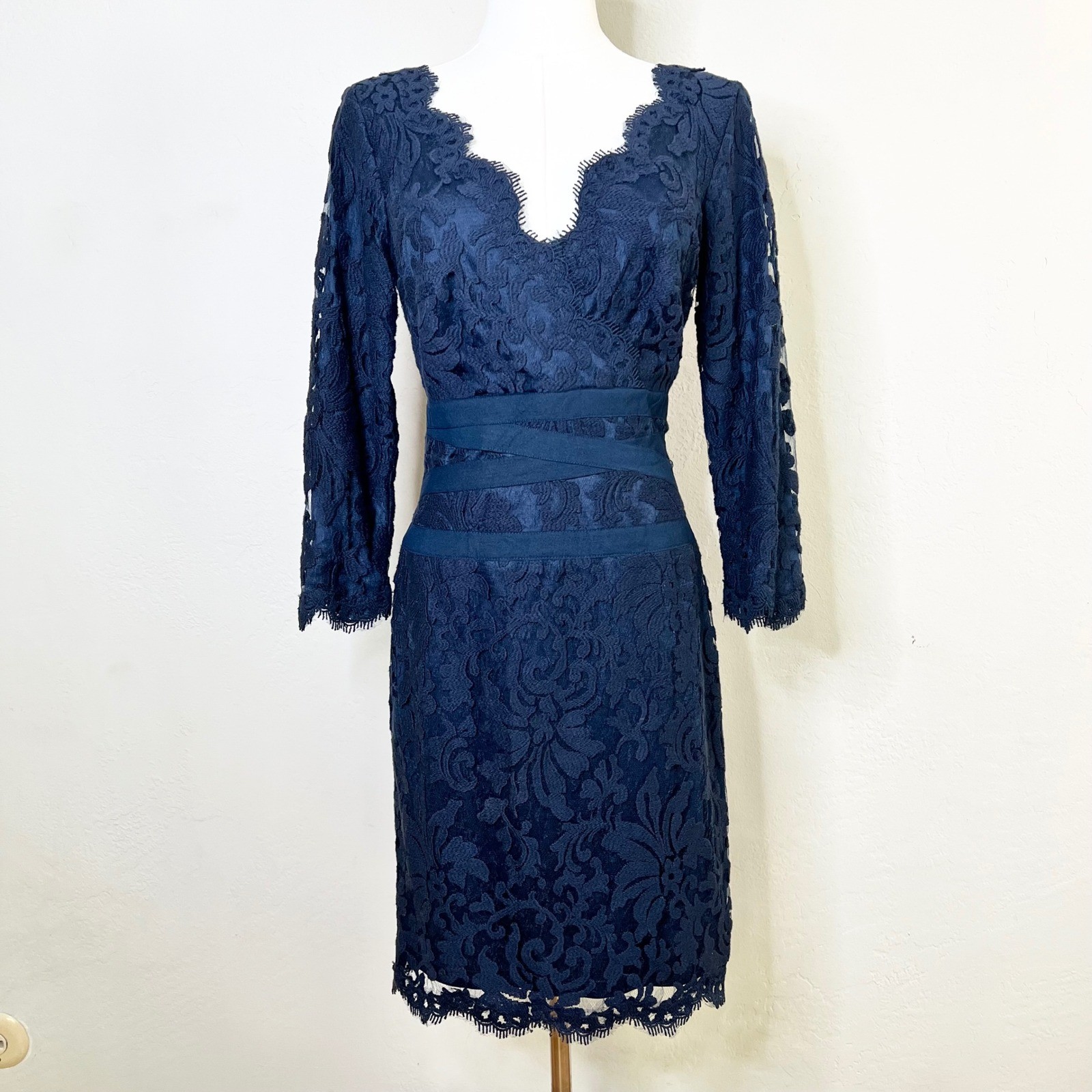 Tadashi Shoji Lace Sheath Dress Size 6 Navy Blue Scalloped V-Neck Cocktail