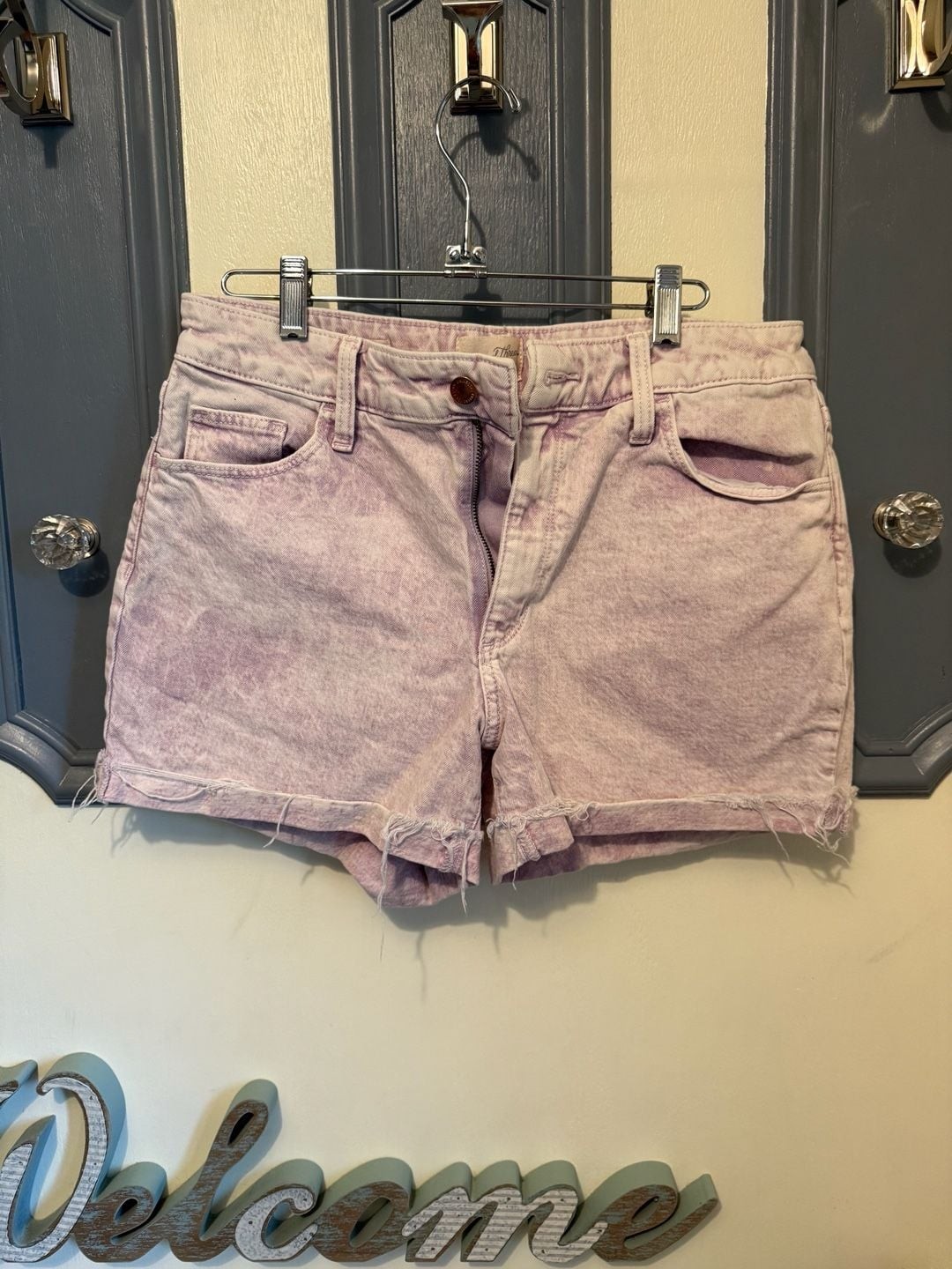 Universal Thread Women’s Purple Acid Wash Raw Hem Denim Shorts Size 8/29