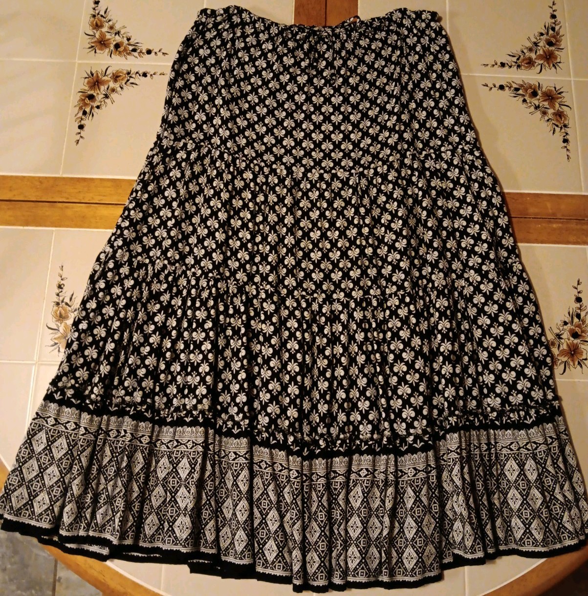 White Stag Black/White Pattern Peasant Skirt Elasticized Drawstring Waist Small