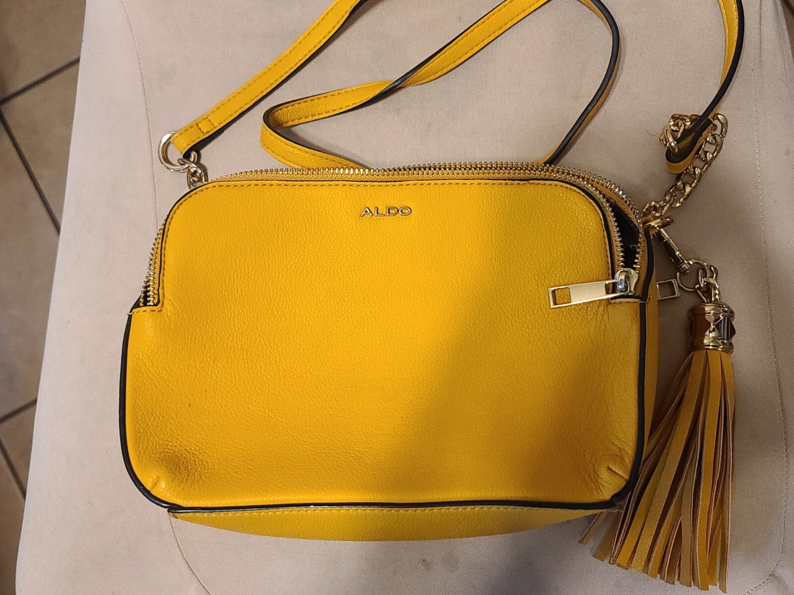 Aldo Leather Handbag Purse Yellow Bag Shoulder Handbag Small 10x7x3. Crossbody