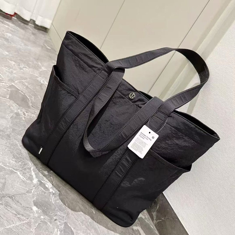 Lululemon Daily Tote Bag 20L Large Multi Pocket Travel Gym Carryall New Tags
