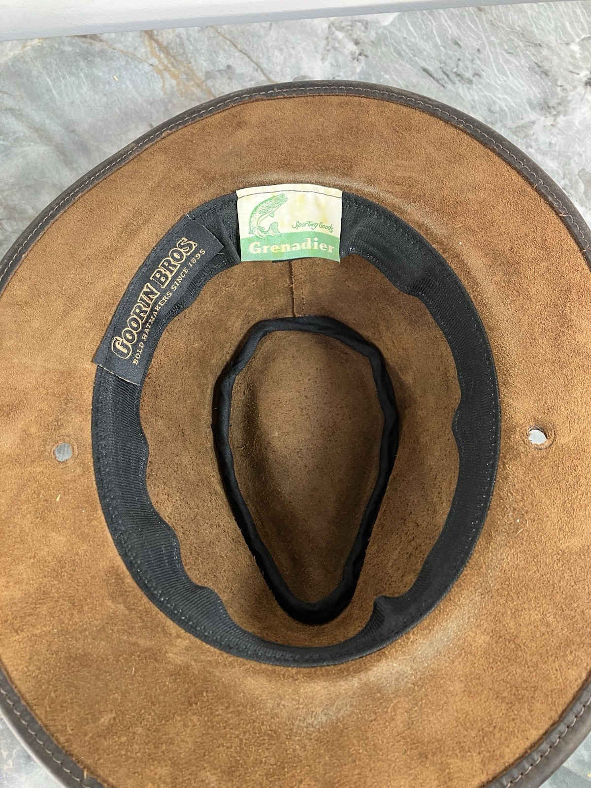 Vintage Goorin Bros Grenadier 2.75″ Brim Fedora Hat 100% Leather Cedar Brown
