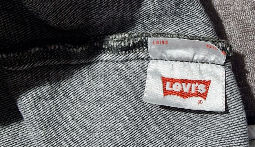 Levi’s 501 Crop Black Jeans Women Size W24 L30 Faded Denim Button Fly 36200